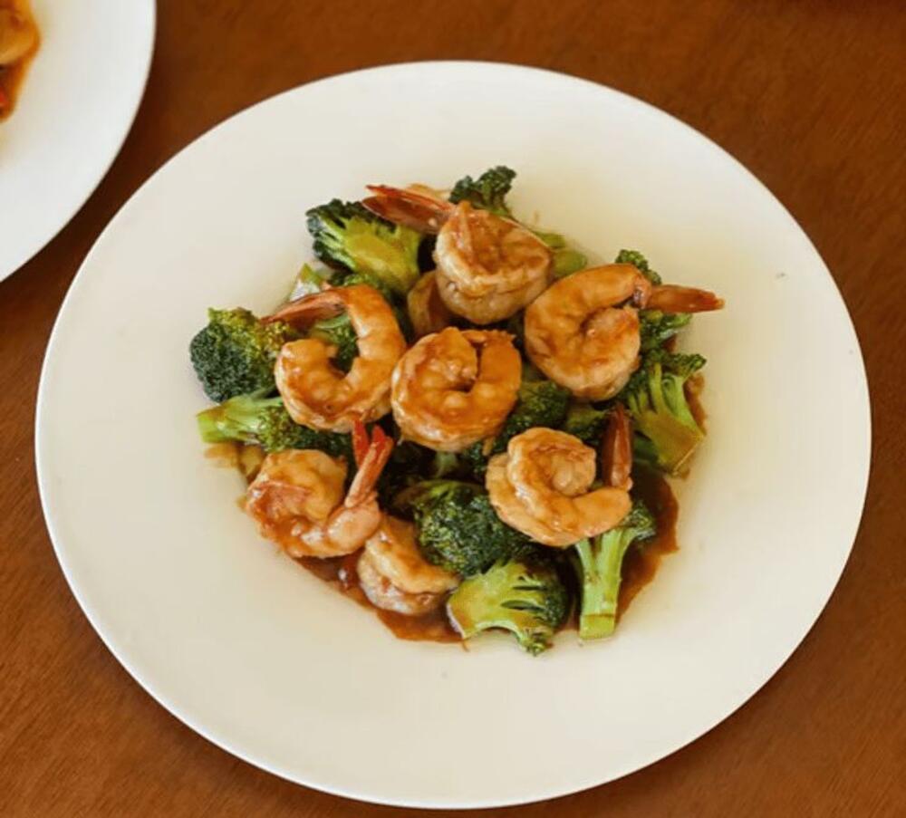 L24. Jumbo Shrimp with Broccoli